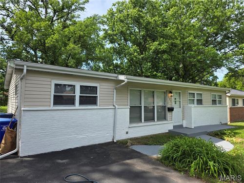 880 Babler Dr, Florissant, MO, 63031-4005 | Card Image