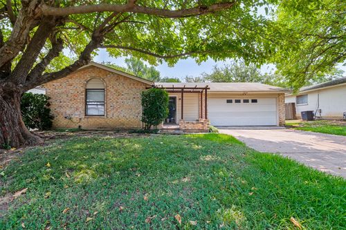 1514 Natches Dr, Arlington, TX, 76014-2439 | Card Image