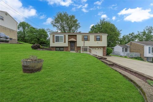 138 Convair Dr, Coraopolis, PA, 15108-2404 | Card Image