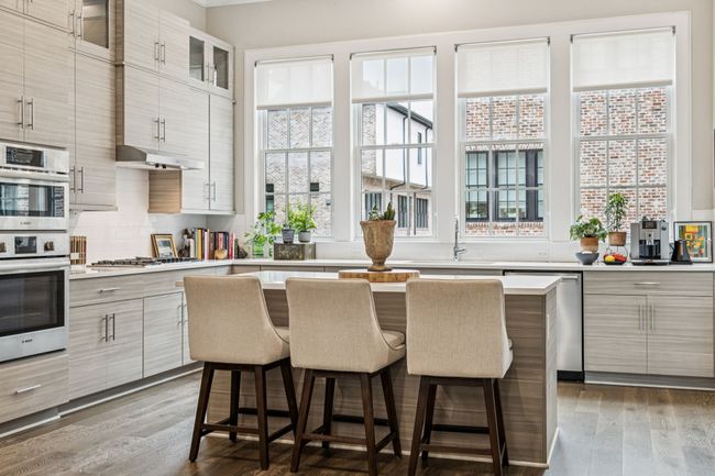 14932 Oak St, Townhouse with 3 bedrooms, 4 bathrooms and null parking in Addison TX | Image 8