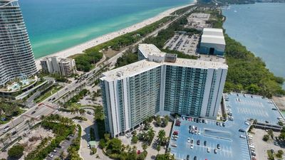 1024 - 100 Bayview Dr, Condo with 2 bedrooms, 2 bathrooms and null parking in Sunny Isles Beach FL | Image 3