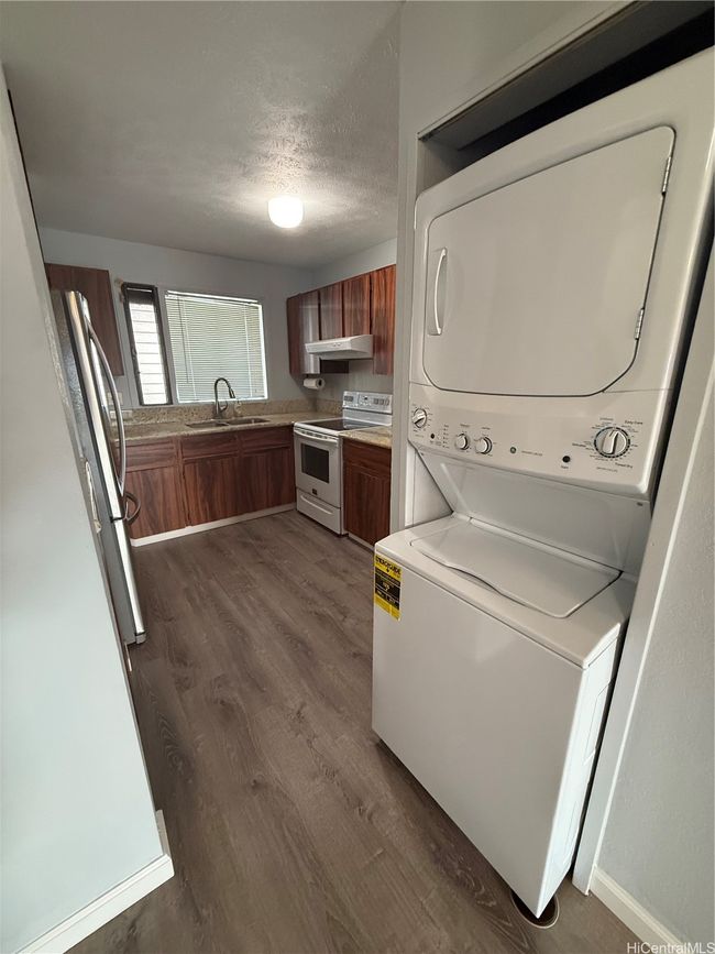 APT-318 - 98-630 Moanalua Loop, House other with 2 bedrooms, 1 bathrooms and 2 parking in Aiea HI | Image 4