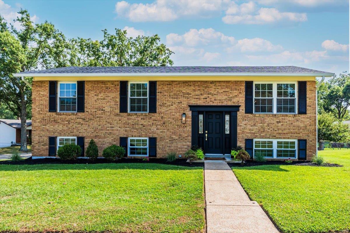 Cathedral Dr, Saint Louis, MO 63129