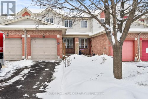 42 College Cir, Ottawa, ON, K1K4R8 | Card Image