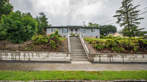 621 Kentucky St, Petaluma, CA, 94952-2848 | Card Image
