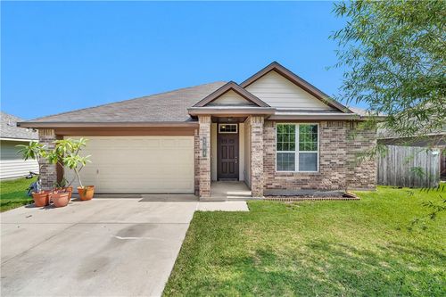 704 Mockingbird St, Navasota, TX, 77868-5614 | Card Image