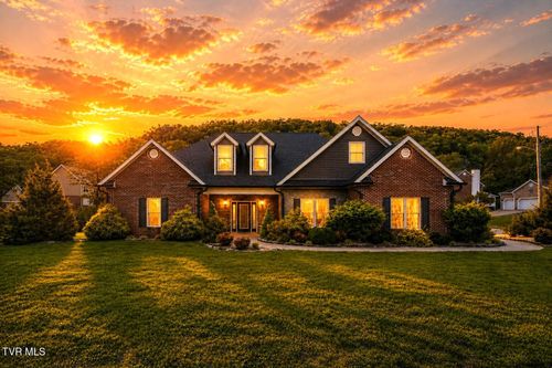 3901 Leaf Pt, Kingsport, TN, 37663-4301 | Card Image