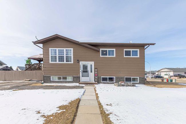 4608 33 Street, Home with 4 bedrooms, 2 bathrooms and 4 parking in Athabasca AB | Image 1