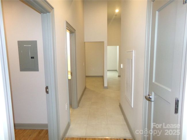 12' ceiling add to the spaciousness of the fabulous unit. | Image 8