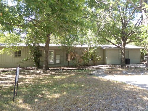 320 Tuttle Rd, Terrell Hills, TX, 78209-6147 | Card Image