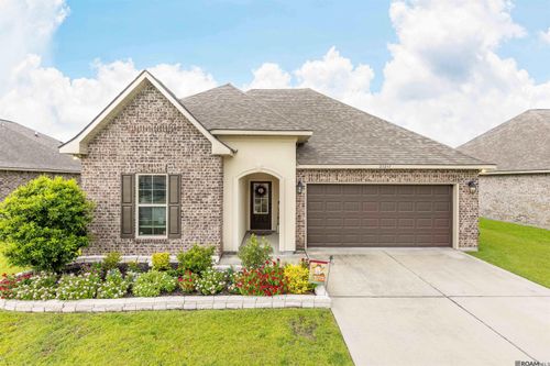 23249 Berry View Dr, Denham Springs, LA, 70726-2327 | Card Image