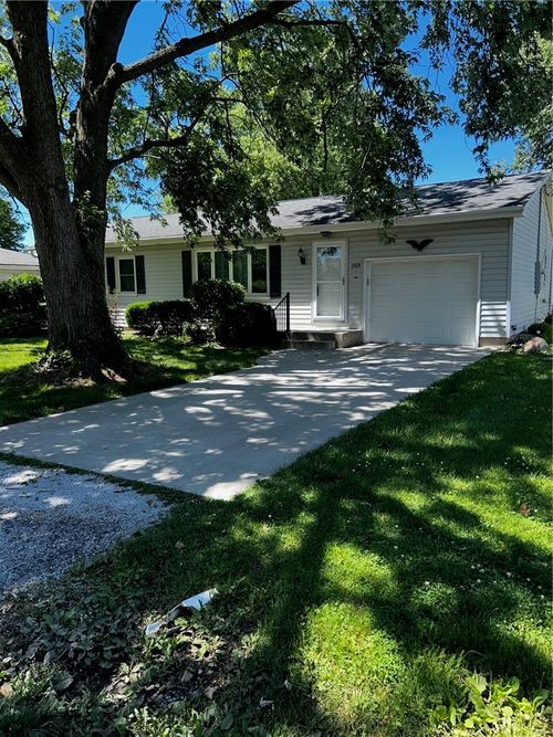 1509 W North 1st St, Shelbyville, IL, 62565-1201 | Card Image