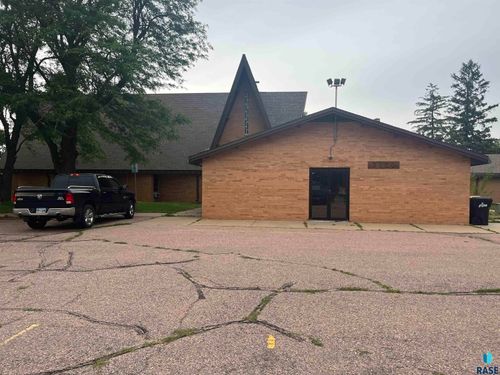 3300 E Oak St Street, Sioux Falls, SD, 57103 | Card Image