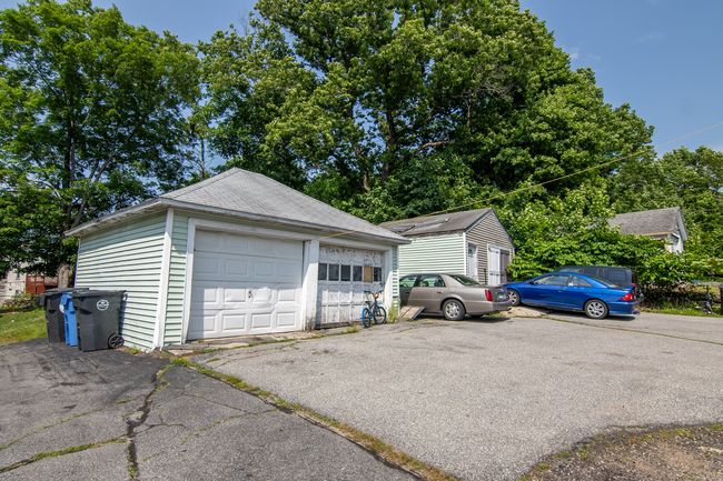 36 Carter St, Home with 8 bedrooms, 3 bathrooms and 3 parking in Killingly CT | Image 8