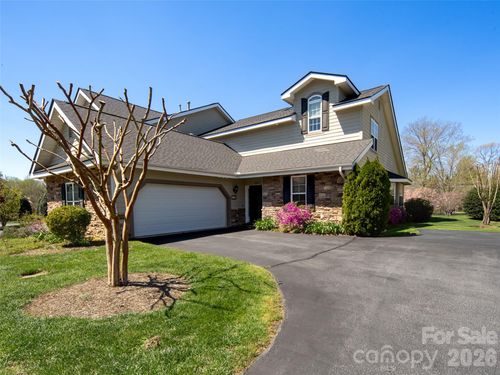 124 Towne Place Dr, Hendersonville, NC, 28792-5870 | Card Image