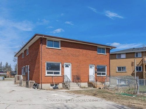 135 Pollock Ave, Cambridge, ON, N1R2C2 | Card Image