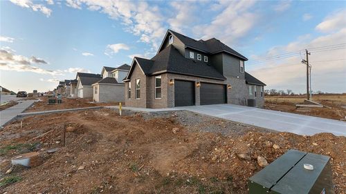 900 Trestle Ln, Bentonville, AR, 72713-4042 | Card Image