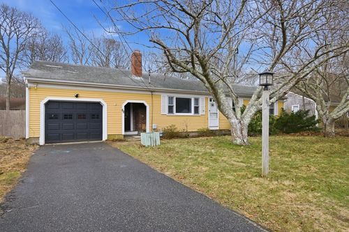 66 Arrowhead Dr, Hyannis, MA, 02601-2449 | Card Image