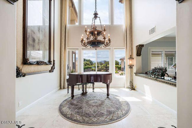 Music Room/Formal Dining | Image 11