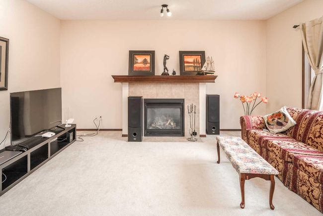109 St Moritz Place Sw, House other with 3 bedrooms, 3 bathrooms and 4 parking in Calgary AB | Image 8