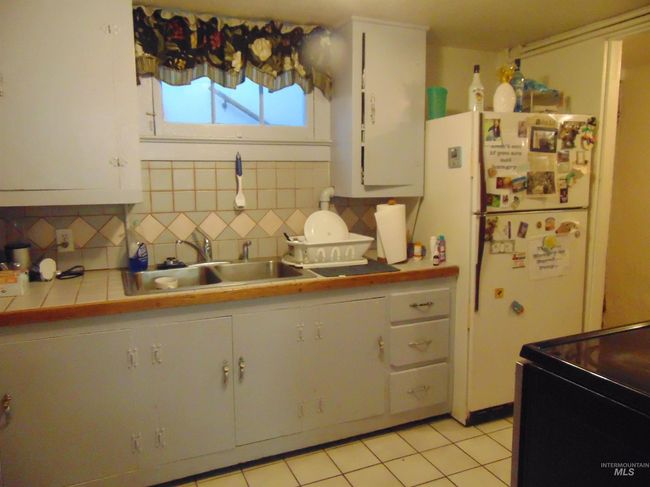 655 Sw 4 Th St, Home with 4 bedrooms, 2 bathrooms and 4 parking in Ontario OR | Image 10