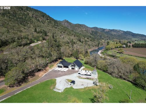 3716 Weaver Rd, Riddle, OR, 97469-9701 | Card Image