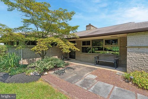 555 Hoffman Rd, HARLEYSVILLE, PA, 19438-2850 | Card Image