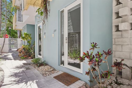 13-204 Washington Ave, Miami Beach, FL, 33139-7116 | Card Image