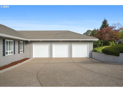 2467 Crestmont Cir, House other with 4 bedrooms, 3 bathrooms and 3 parking in Salem OR | Image 2