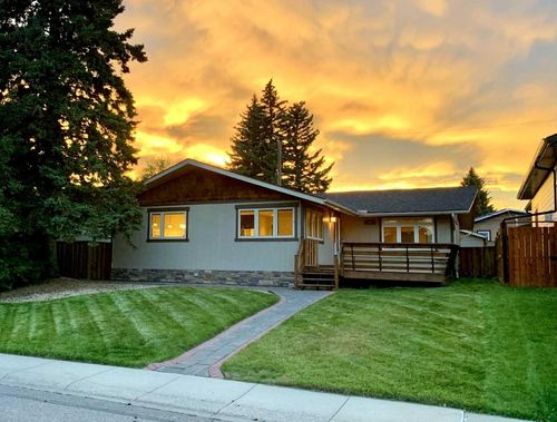 23 Brown Cres Nw, Calgary, AB, T2L1N4 | Card Image