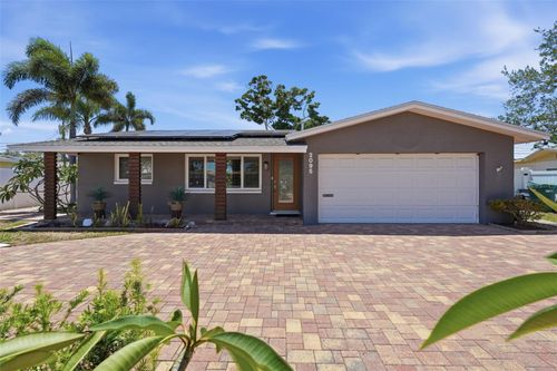 2095 Dolphin Blvd S, South Pasadena, FL, 33707-3811 | Card Image