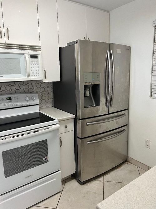508-6880 Abbott Ave, Miami Beach, FL, 33141-3808 | Card Image