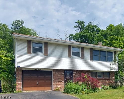 37 Fairview Ave, Hamburg, NJ, 07419-1012 | Card Image