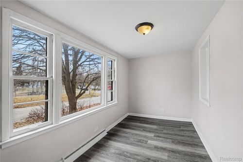 5044 2nd St, Swartz Creek, MI, 48473-1421 | Card Image