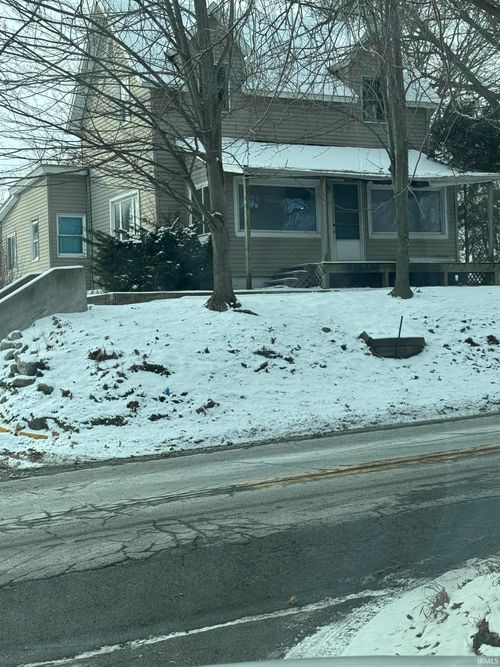 901 N Huntington St, Syracuse, IN, 46567-1111 | Card Image