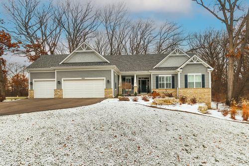 9500 Thousand Oaks Circle, Spring Grove, IL, 60081 | Card Image