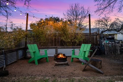 627 W Ridgewood Ct, San Antonio, TX, 78212-2141 | Card Image