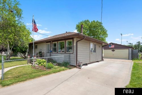 925 N 26th St, Council Bluffs, IA, 51501-0823 | Card Image