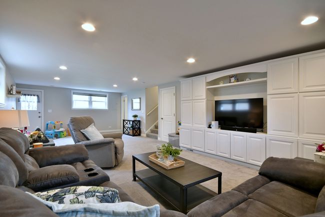 770 S Parkside Ave, House other with 3 bedrooms, 2 bathrooms and 2 parking in Elmhurst IL | Image 23