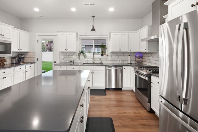 Stainless appliances, great lighting. | Image 30