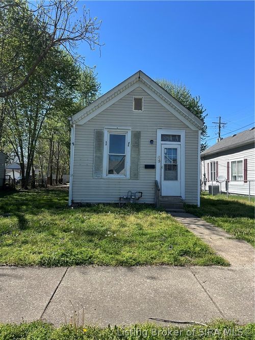 1135 Chartres St, New Albany, IN, 47150-3109 | Card Image