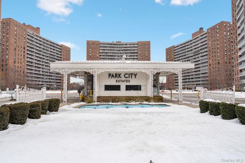 8j-6115 98th Street, New York, NY, 11374 | Card Image