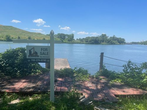 13818 Croissant Dr, Burnham, IL, 60633-2101 | Card Image