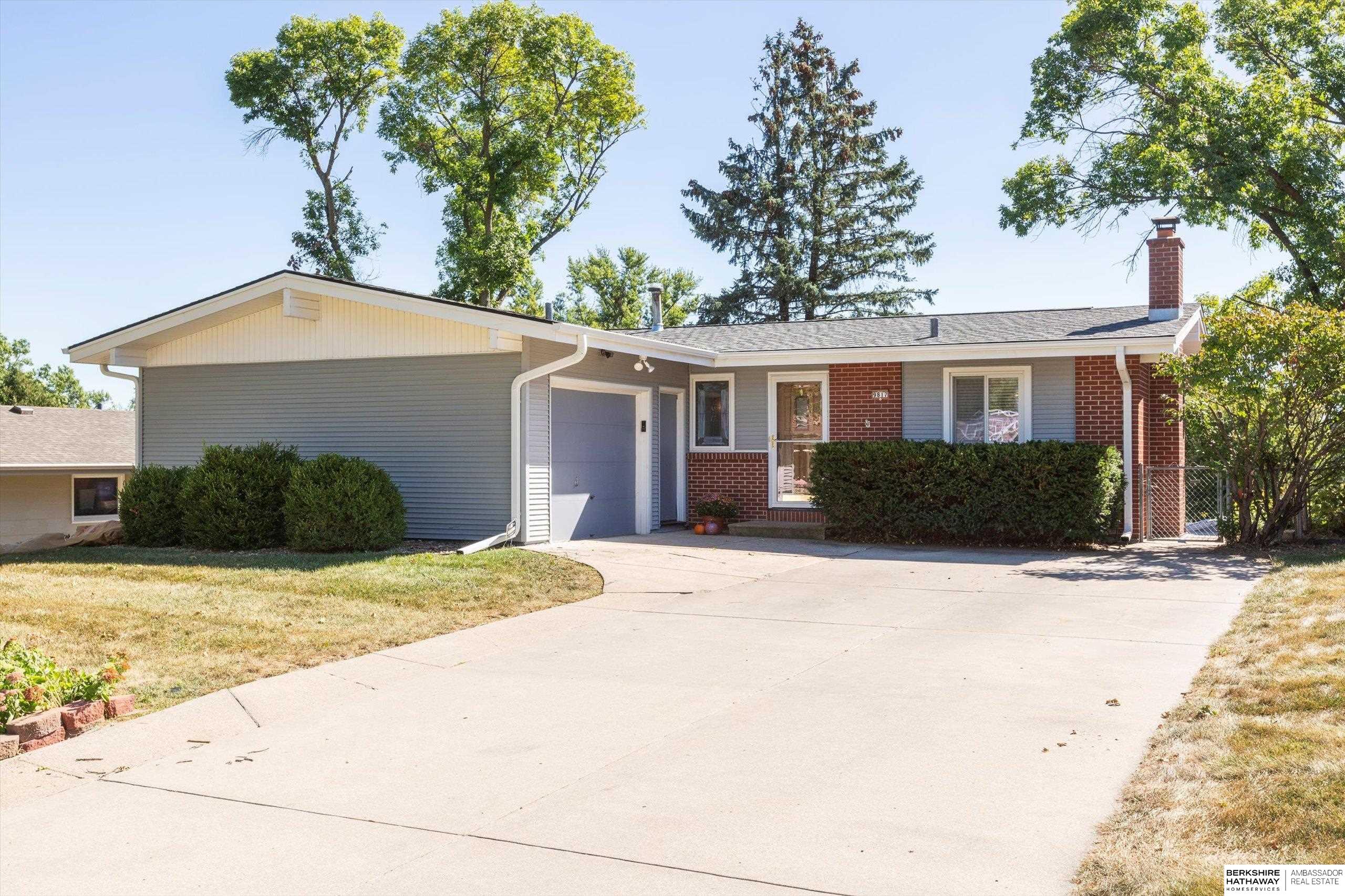 Ruggles St, Omaha, NE 68134