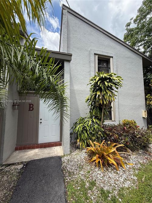 94b-10661 Sw 113th Pl, Miami, FL, 33176-8291 | Card Image