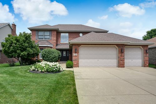 1720 Tower Hill Dr, Woodridge, IL, 60517-7668 | Card Image