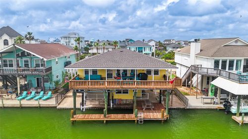 1319 Maui Dr, Tiki Island, TX, 77554-6171 | Card Image