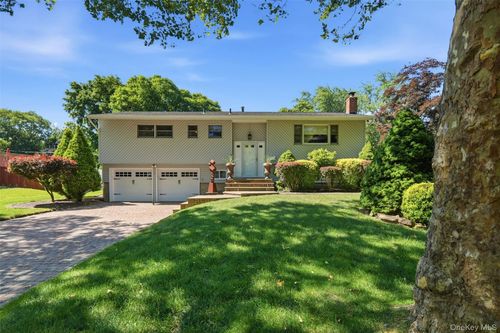 5 Pine Hill Ln, Dix Hills, NY, 11746-6509 | Card Image