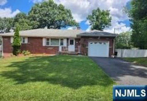 40 Crestmont Rd, Little Falls, NJ, 07424-1904 | Card Image