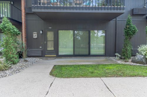 5-7 Zurich Ct, Lake Geneva, WI, 53147 | Card Image